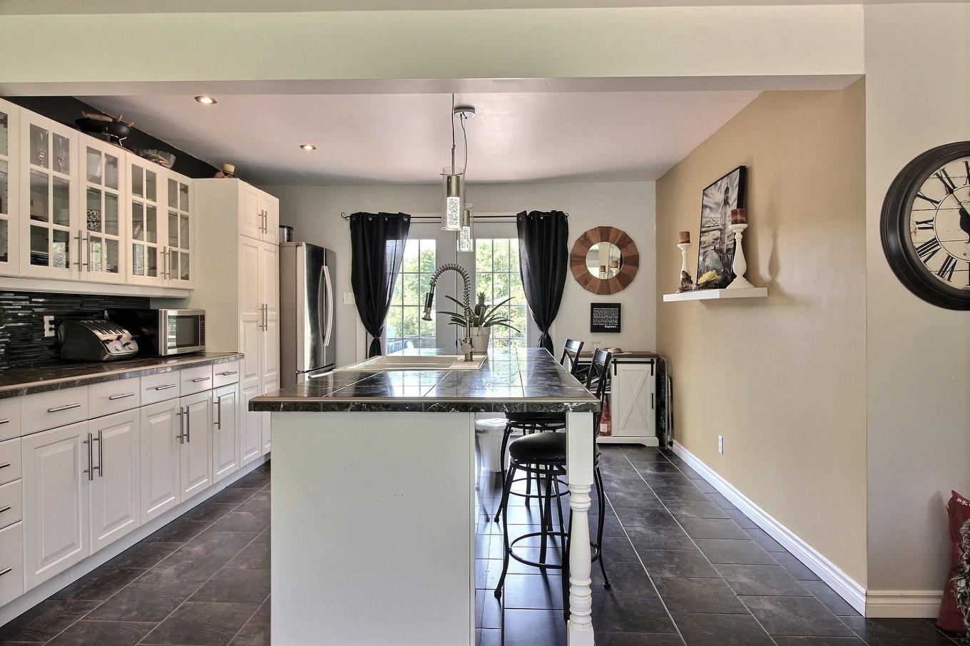 Cuisine - 1725 Route Du Nord, Brownsburg-Chatham, QC - Indoor Photo Showing Kitchen With Double Sink
