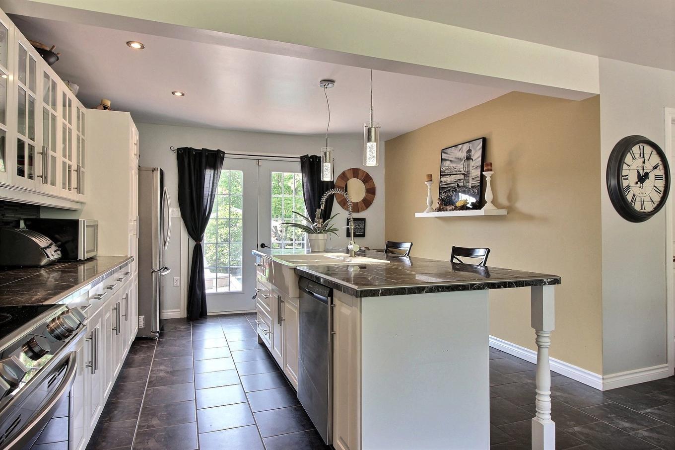 Cuisine - 1725 Route Du Nord, Brownsburg-Chatham, QC - Indoor Photo Showing Kitchen With Double Sink With Upgraded Kitchen