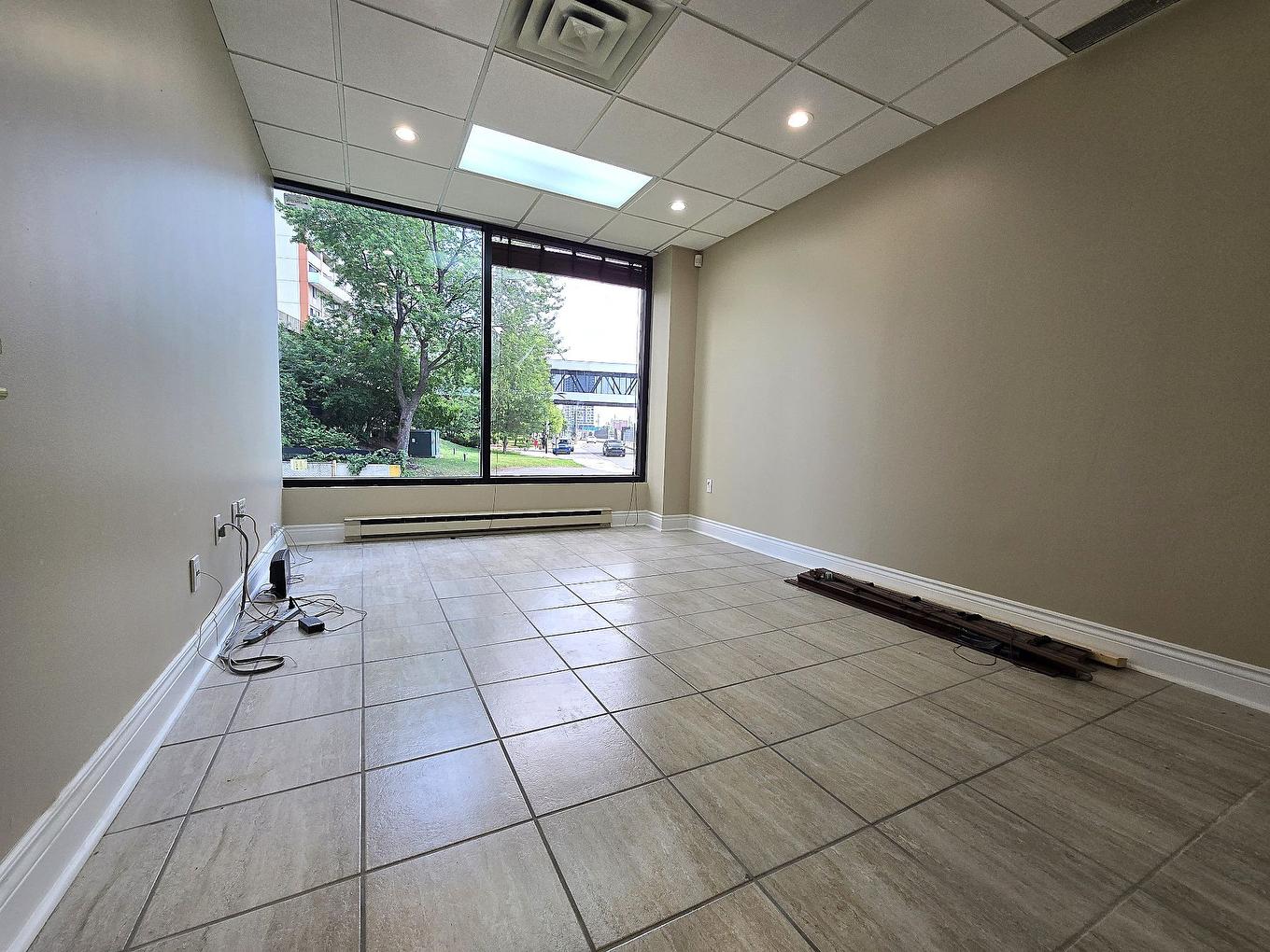 Office - 104-45 Place Charles-Le Moyne, Longueuil (Le Vieux-Longueuil), QC - Indoor Photo Showing Other Room