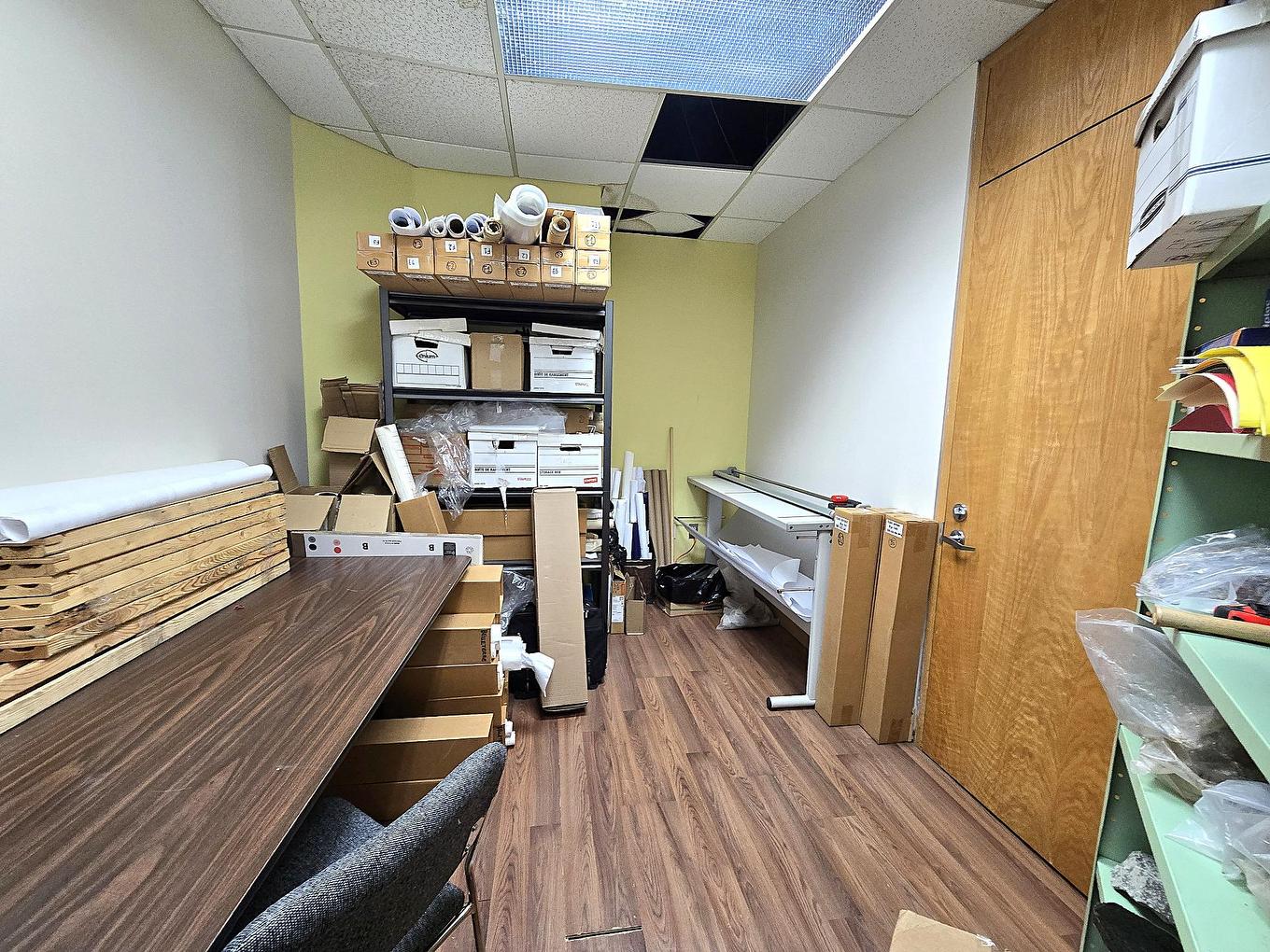 Office - 104-45 Place Charles-Le Moyne, Longueuil (Le Vieux-Longueuil), QC - Indoor Photo Showing Other Room