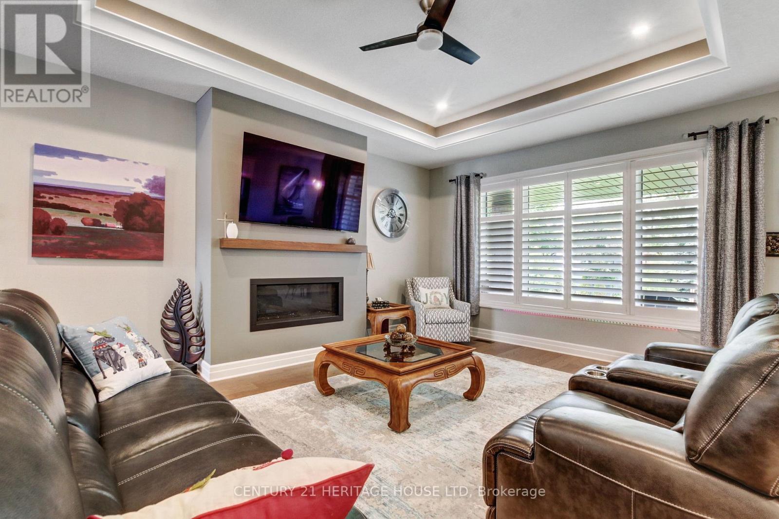 184 Kettle Creek Drive, Central Elgin (Belmont), ON - Indoor Photo Showing Living Room With Fireplace