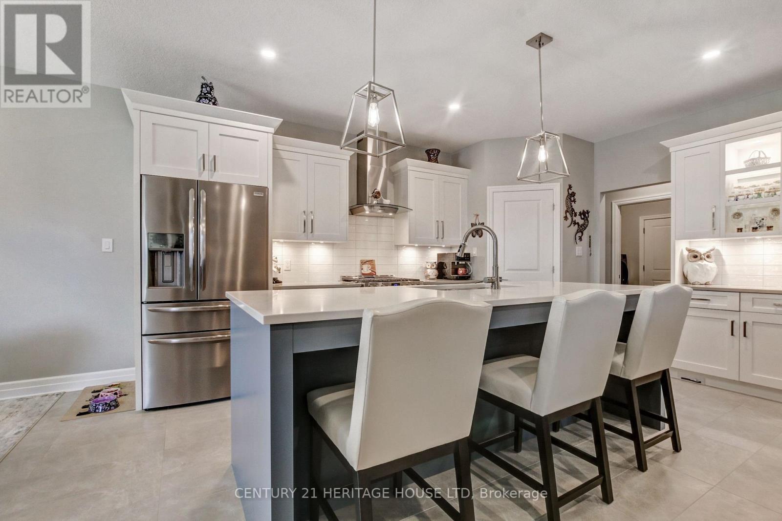 184 Kettle Creek Drive, Central Elgin (Belmont), ON - Indoor Photo Showing Kitchen With Upgraded Kitchen