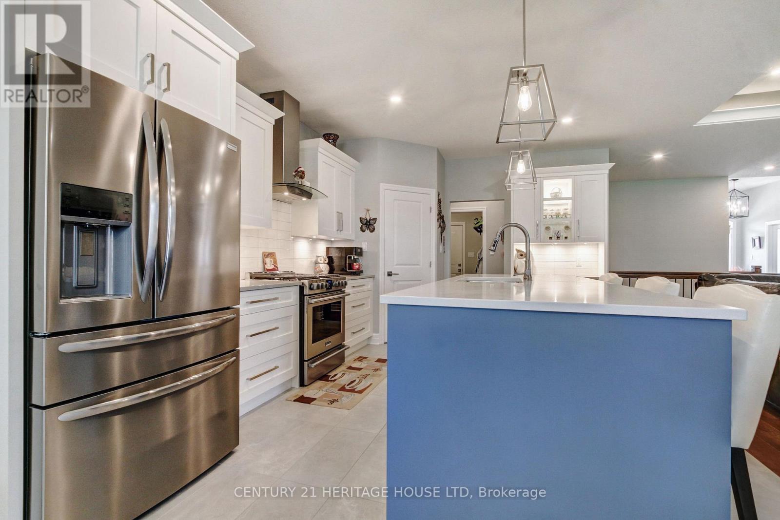 184 Kettle Creek Drive, Central Elgin (Belmont), ON - Indoor Photo Showing Kitchen With Upgraded Kitchen