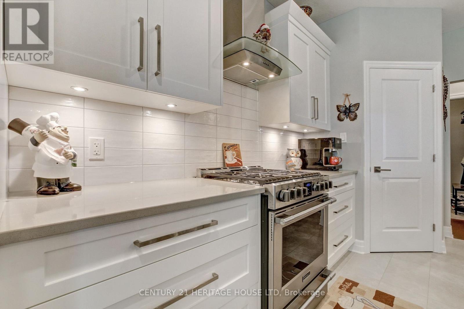 184 Kettle Creek Drive, Central Elgin (Belmont), ON - Indoor Photo Showing Kitchen With Upgraded Kitchen