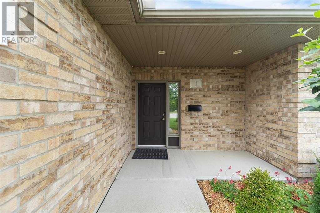 5969 Townsend Line Unit# 1, Lambton Shores, ON - Outdoor