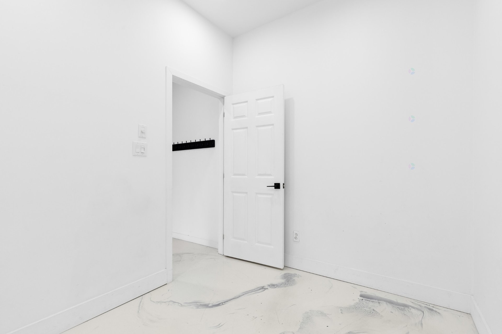 Commerce - 3-B-30 Rue Émile-Despins, Charlemagne, QC - Indoor Photo Showing Other Room