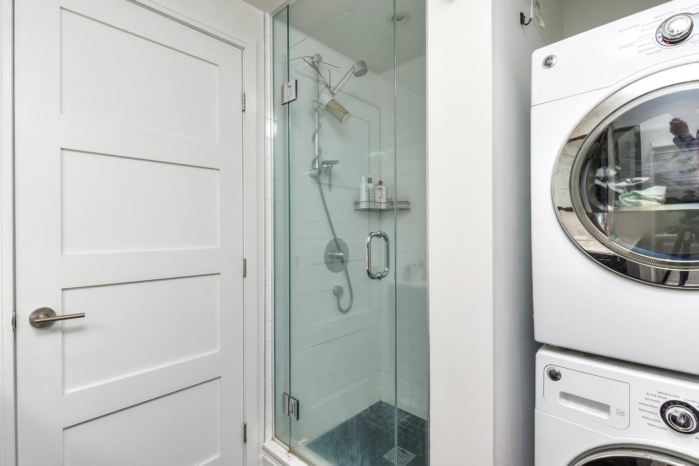 Bathroom - 909-299 Rue De La Rotonde, Montréal (Verdun/Île-Des-Soeurs), QC - Indoor Photo Showing Laundry Room