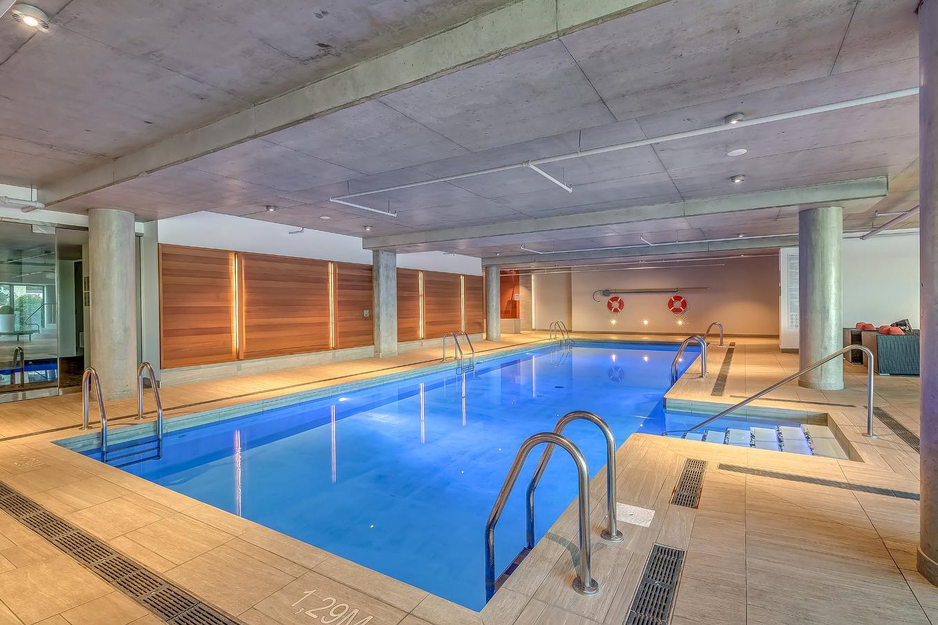 Pool - 909-299 Rue De La Rotonde, Montréal (Verdun/Île-Des-Soeurs), QC - Indoor Photo Showing Other Room With In Ground Pool