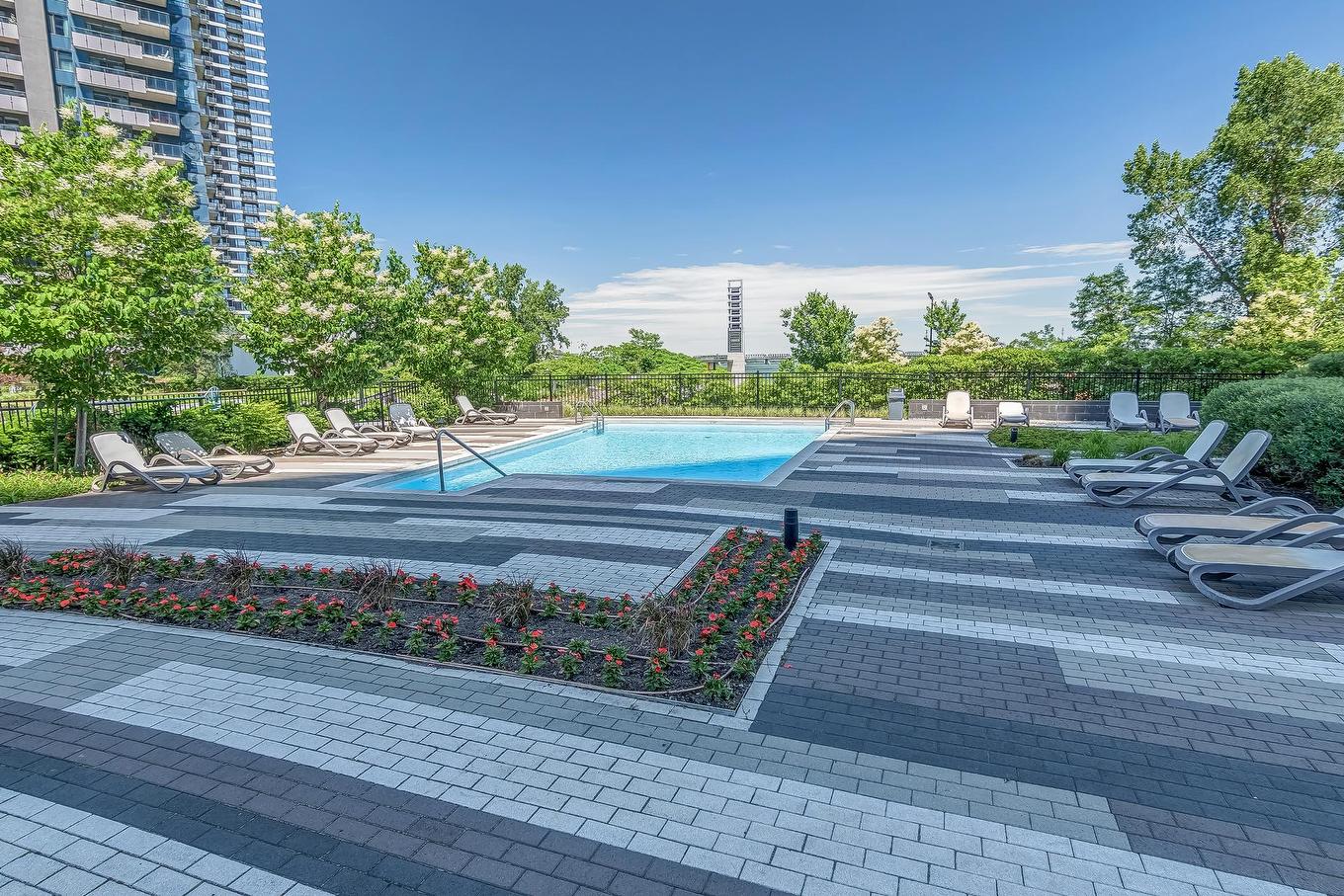 Pool - 909-299 Rue De La Rotonde, Montréal (Verdun/Île-Des-Soeurs), QC - Outdoor With In Ground Pool