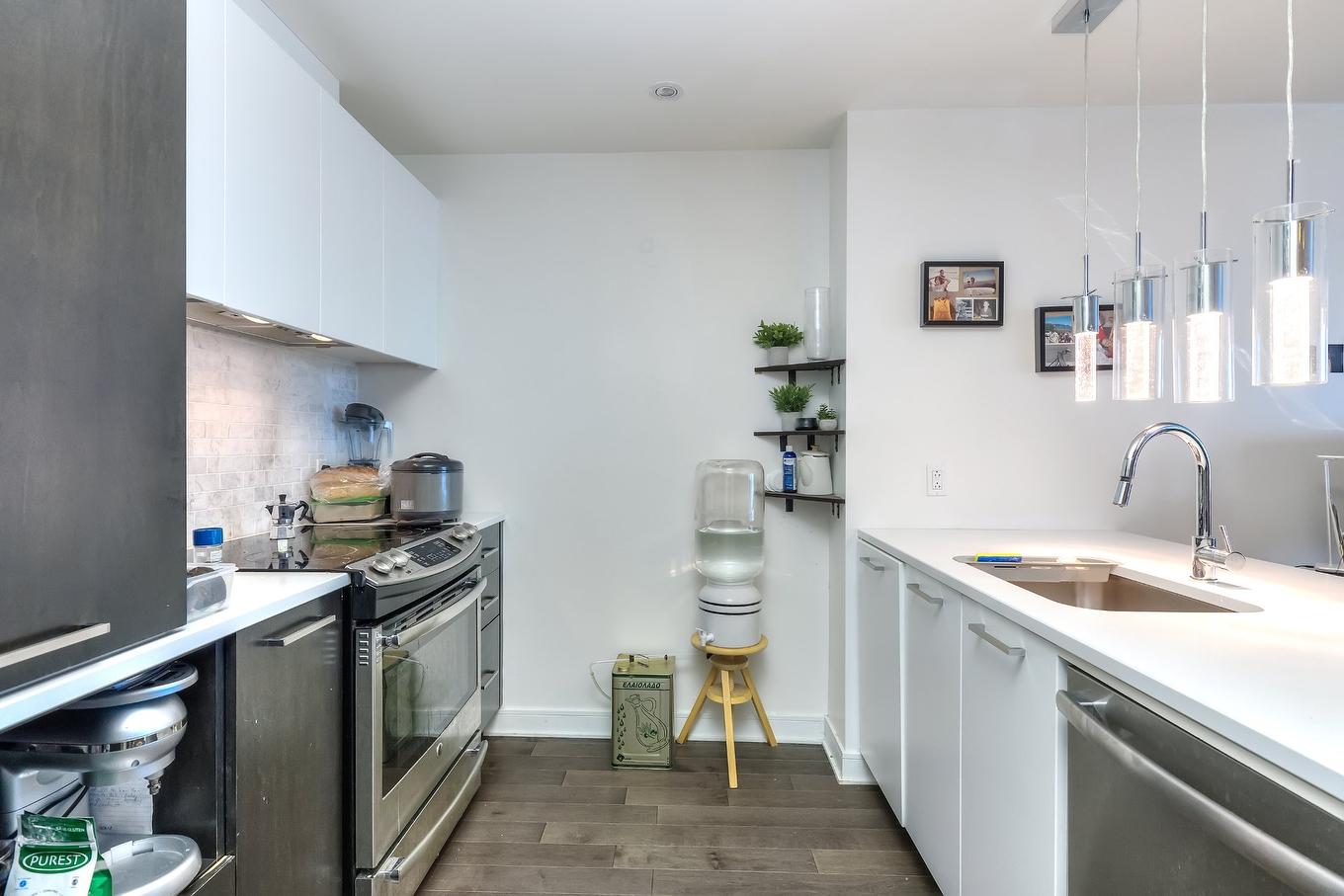 Kitchen - 909-299 Rue De La Rotonde, Montréal (Verdun/Île-Des-Soeurs), QC - Indoor Photo Showing Kitchen With Upgraded Kitchen