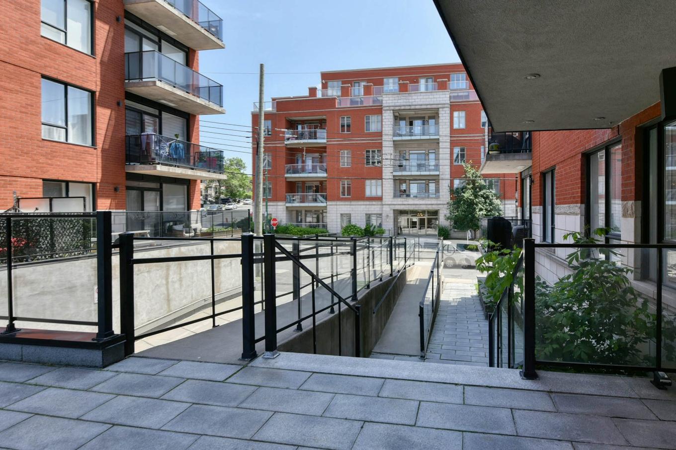 Exterior - 106-155 Ch. Bates, Mont-Royal, QC - Outdoor