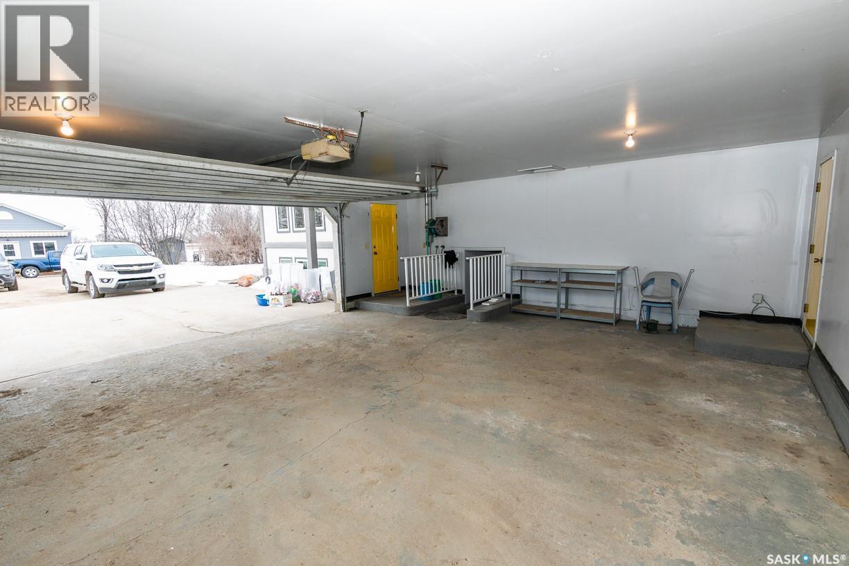 Scholer Acreage, Luseland, SK - Indoor Photo Showing Garage