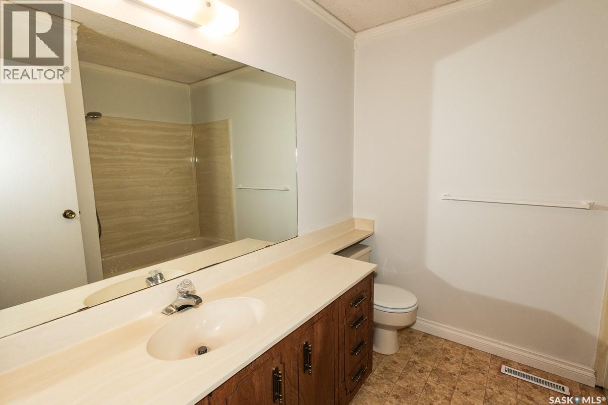 Scholer Acreage, Luseland, SK - Indoor Photo Showing Bathroom
