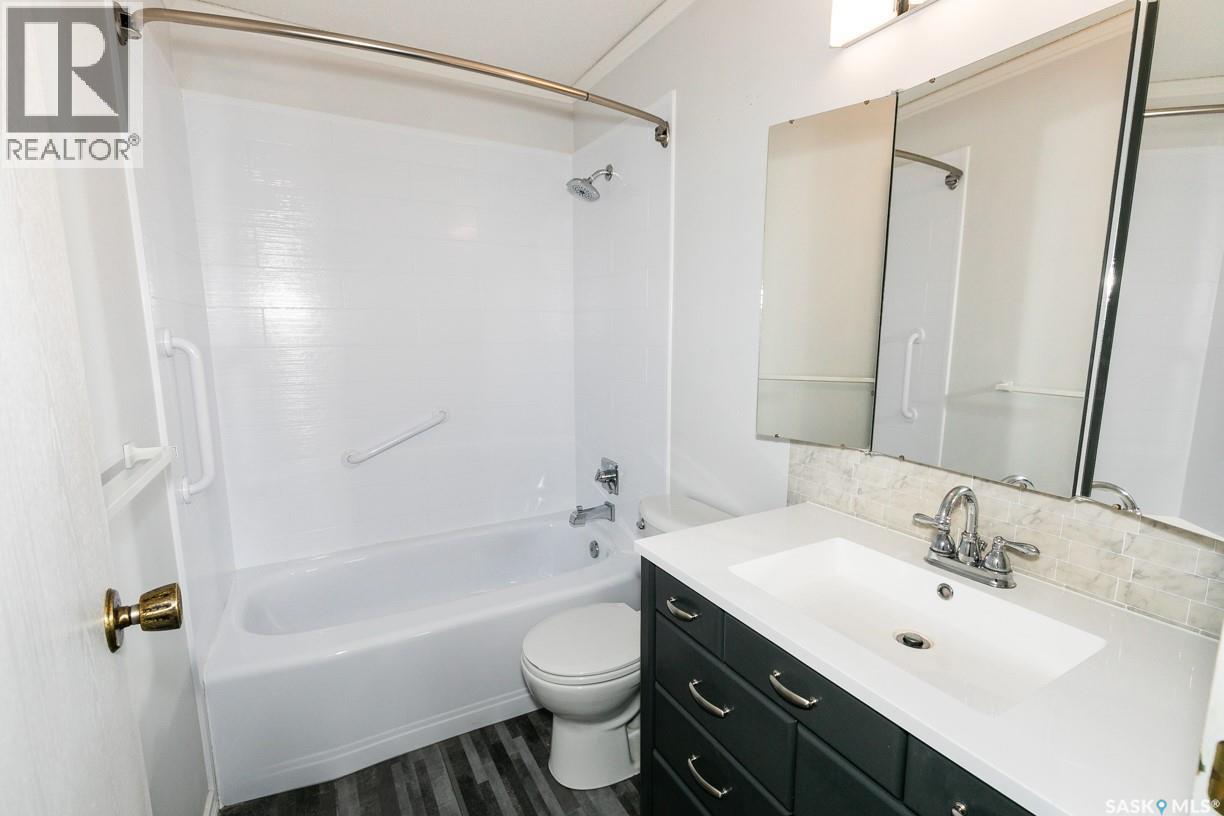 Scholer Acreage, Luseland, SK - Indoor Photo Showing Bathroom
