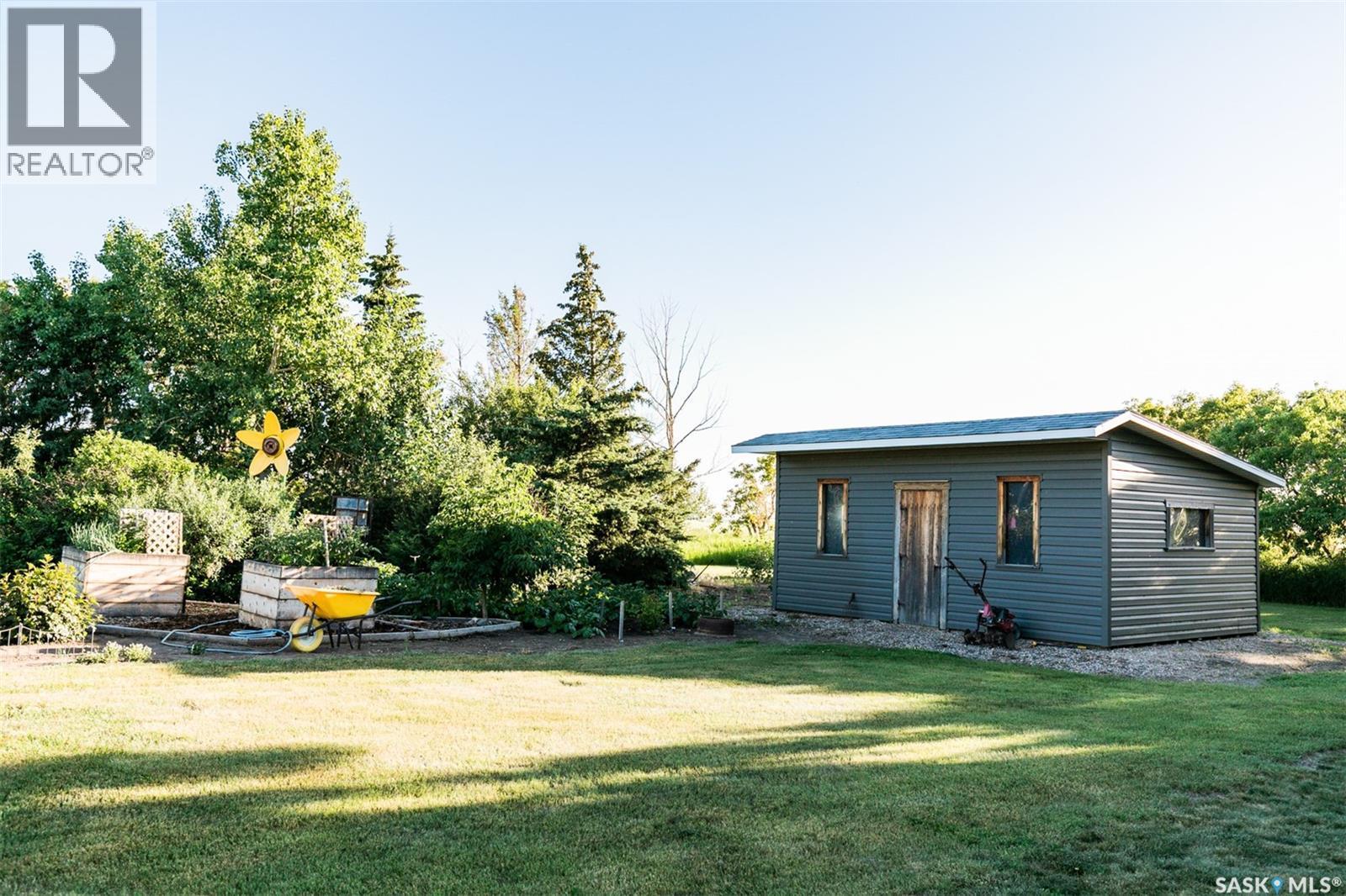 Scholer Acreage, Luseland, SK - Outdoor