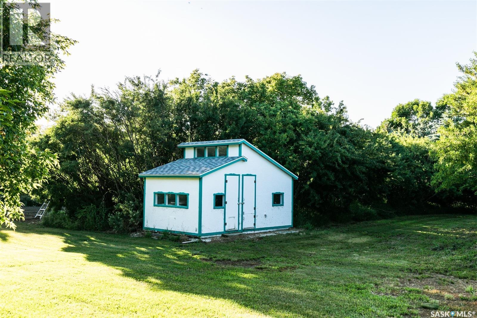 Scholer Acreage, Luseland, SK - Outdoor