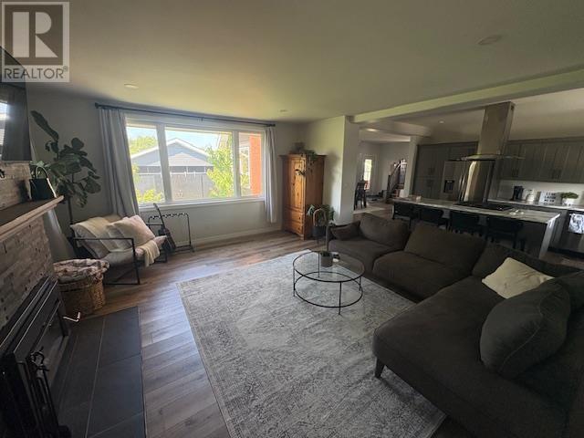 20 Queen St S, Chapleau, ON - Indoor Photo Showing Living Room