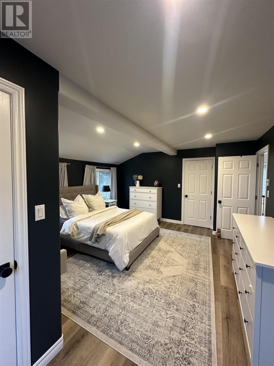 20 Queen St S, Chapleau, ON - Indoor