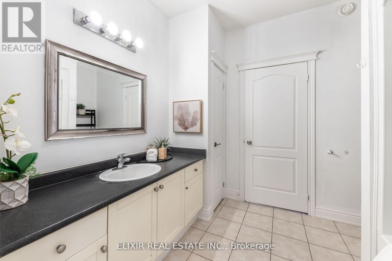 8882 Highway 89, Adjala-Tosorontio, ON - Indoor Photo Showing Bathroom