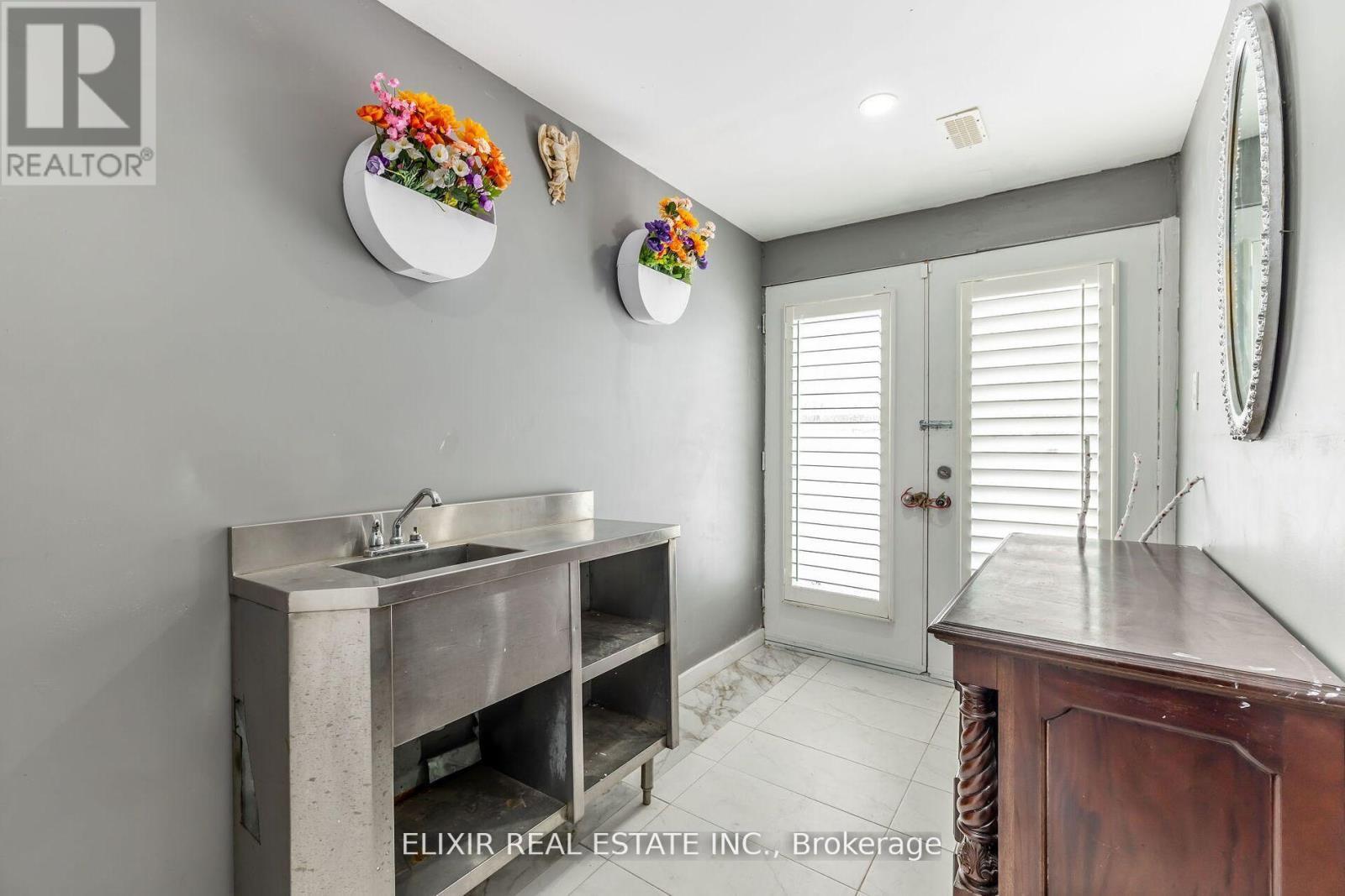 8882 Highway 89, Adjala-Tosorontio, ON - Indoor Photo Showing Other Room