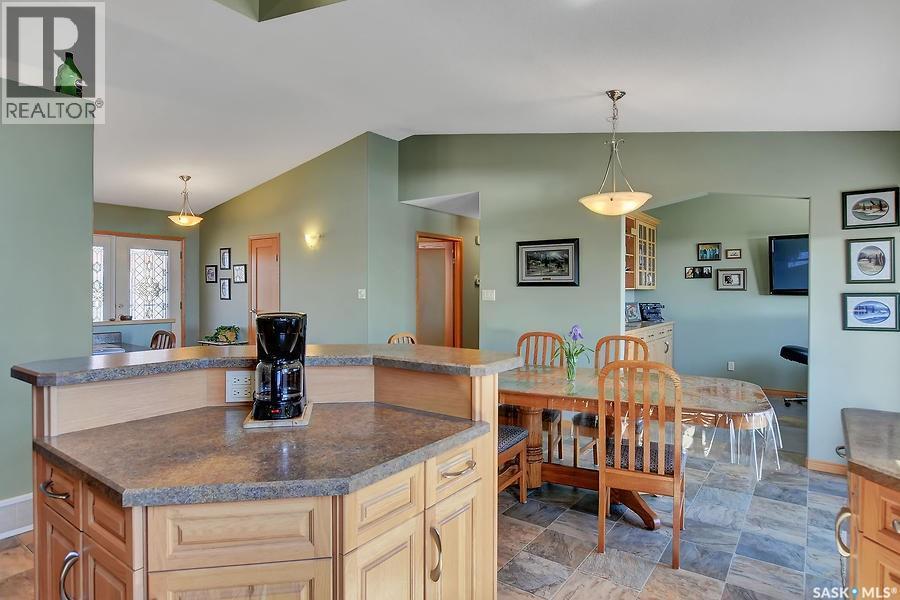 400 Lakeshore Drive, Wee Too Beach, SK - Indoor Photo Showing Other Room