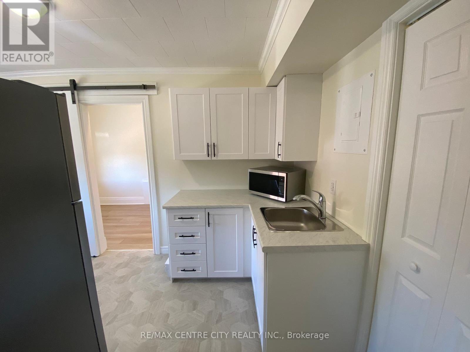 3 - 221 Colbornne Street, Central Elgin (Port Stanley), ON - Indoor Photo Showing Kitchen
