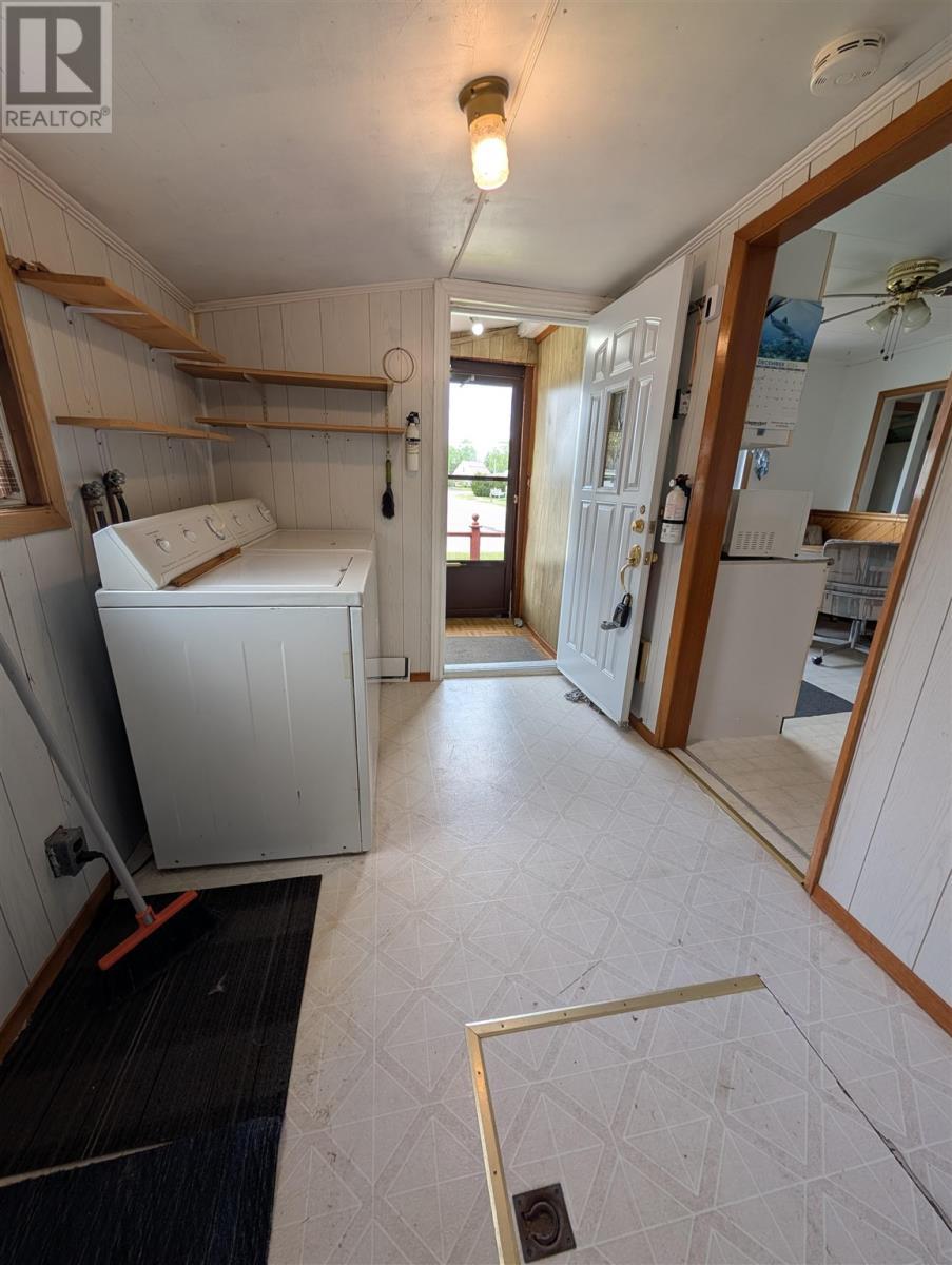 61 Third Ave, Wawa, ON - Indoor