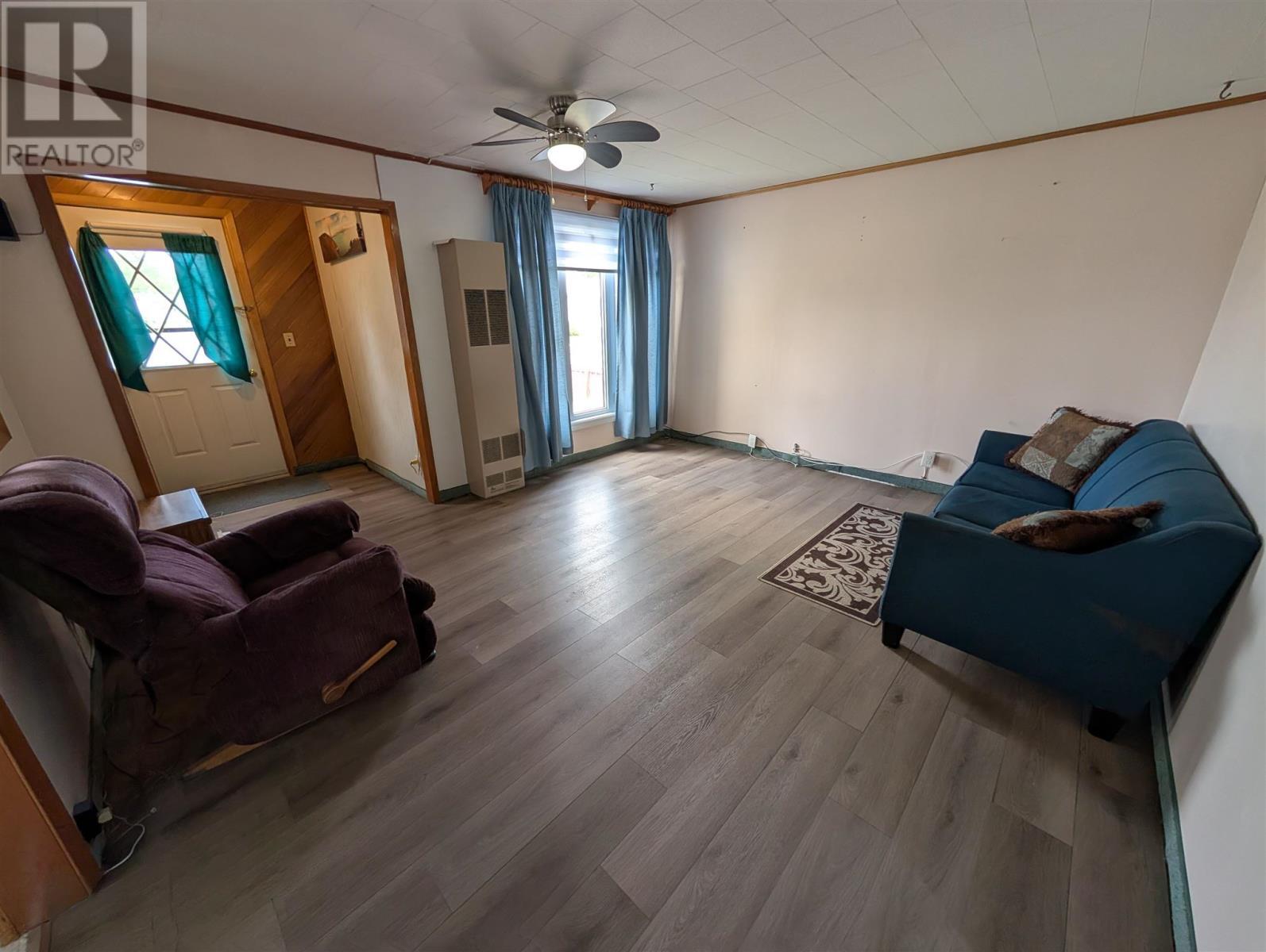 61 Third Ave, Wawa, ON - Indoor