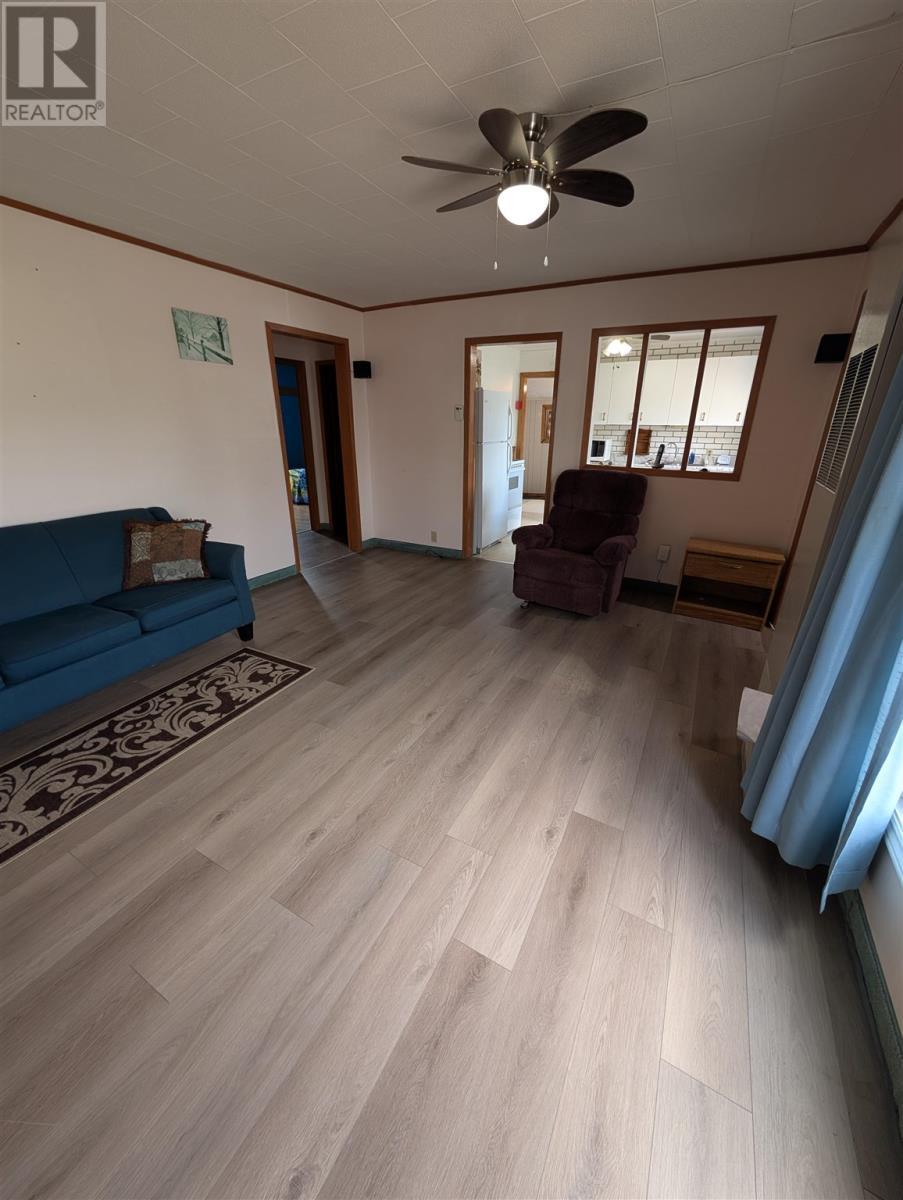 61 Third Ave, Wawa, ON - Indoor