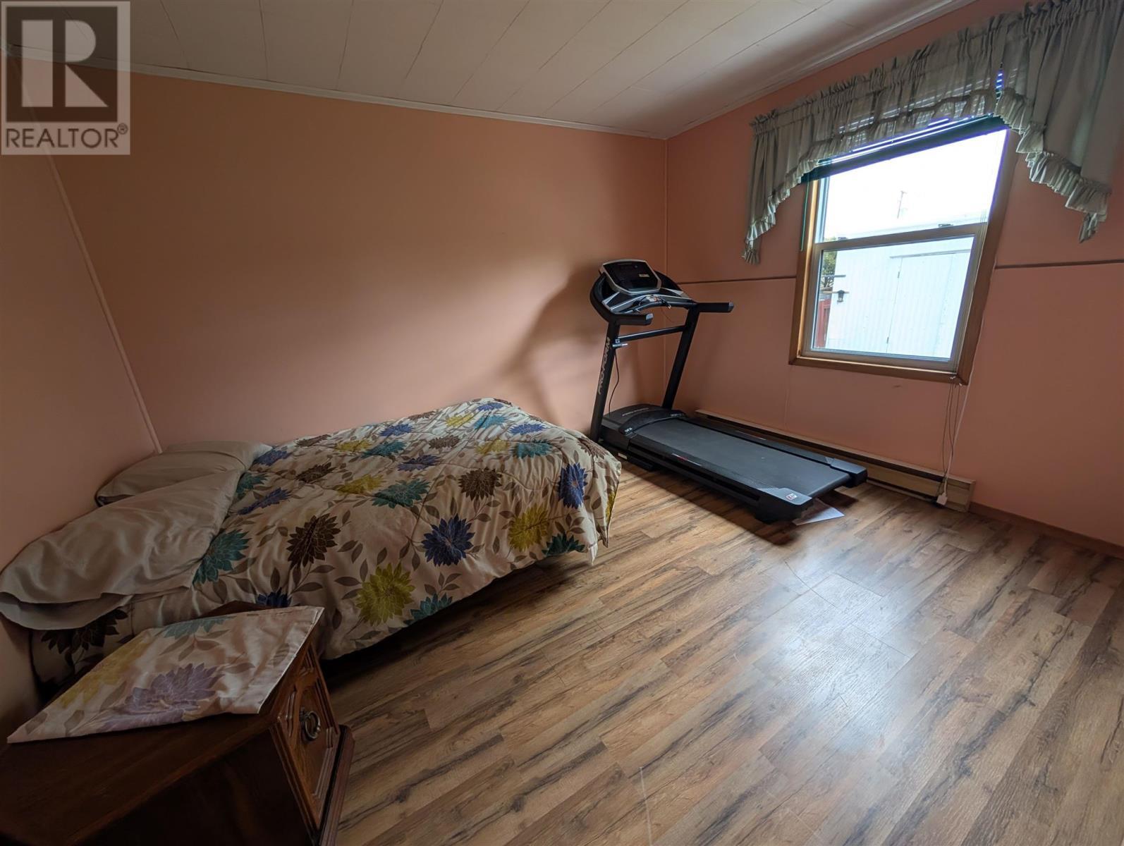 61 Third Ave, Wawa, ON - Indoor Photo Showing Gym Room