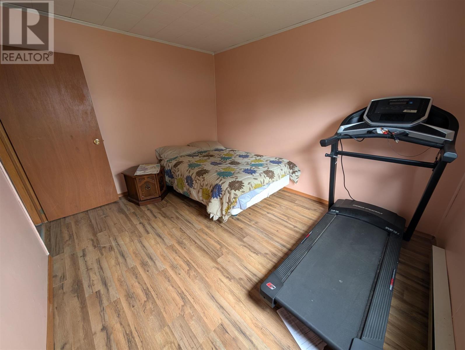 61 Third Ave, Wawa, ON - Indoor Photo Showing Bedroom