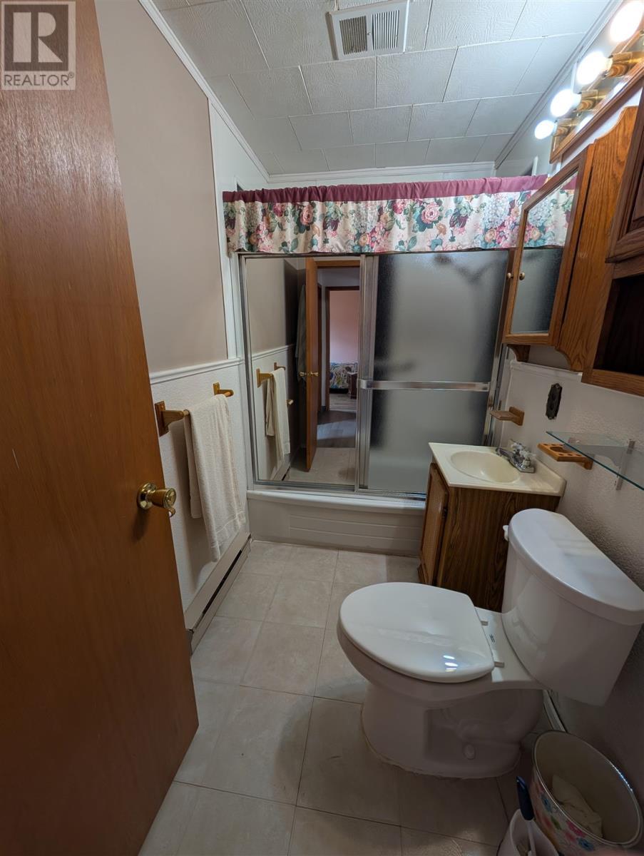 61 Third Ave, Wawa, ON - Indoor