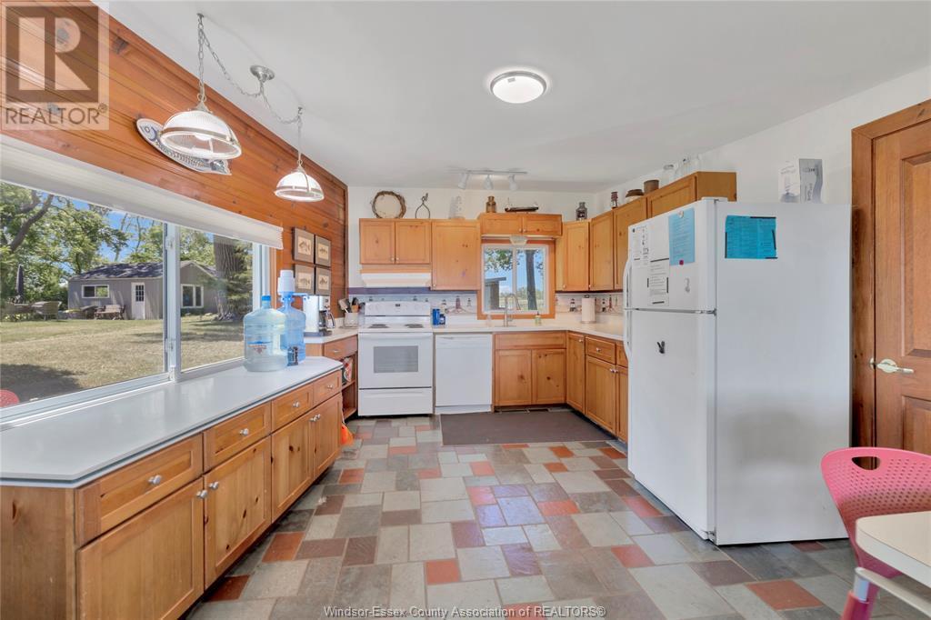 67 East Shore Road, Pelee Island, ON - Indoor Photo Showing Kitchen