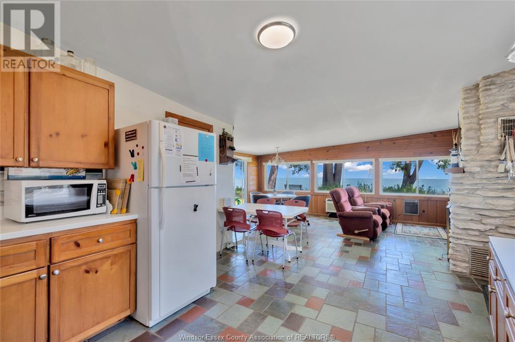 67 East Shore Road, Pelee Island, ON - Indoor Photo Showing Kitchen