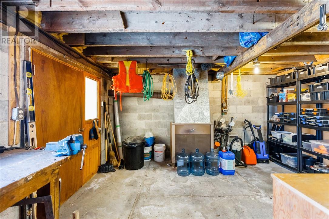 1 Windy Lake Shorty'S Island, Levack, ON