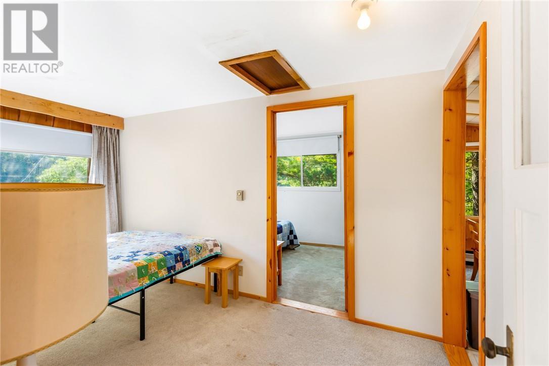 1 Windy Lake Shorty'S Island, Levack, ON