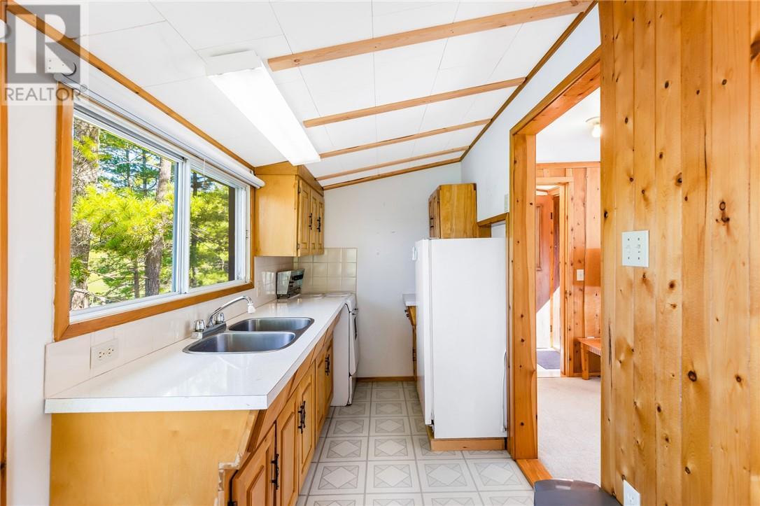 1 Windy Lake Shorty'S Island, Levack, ON