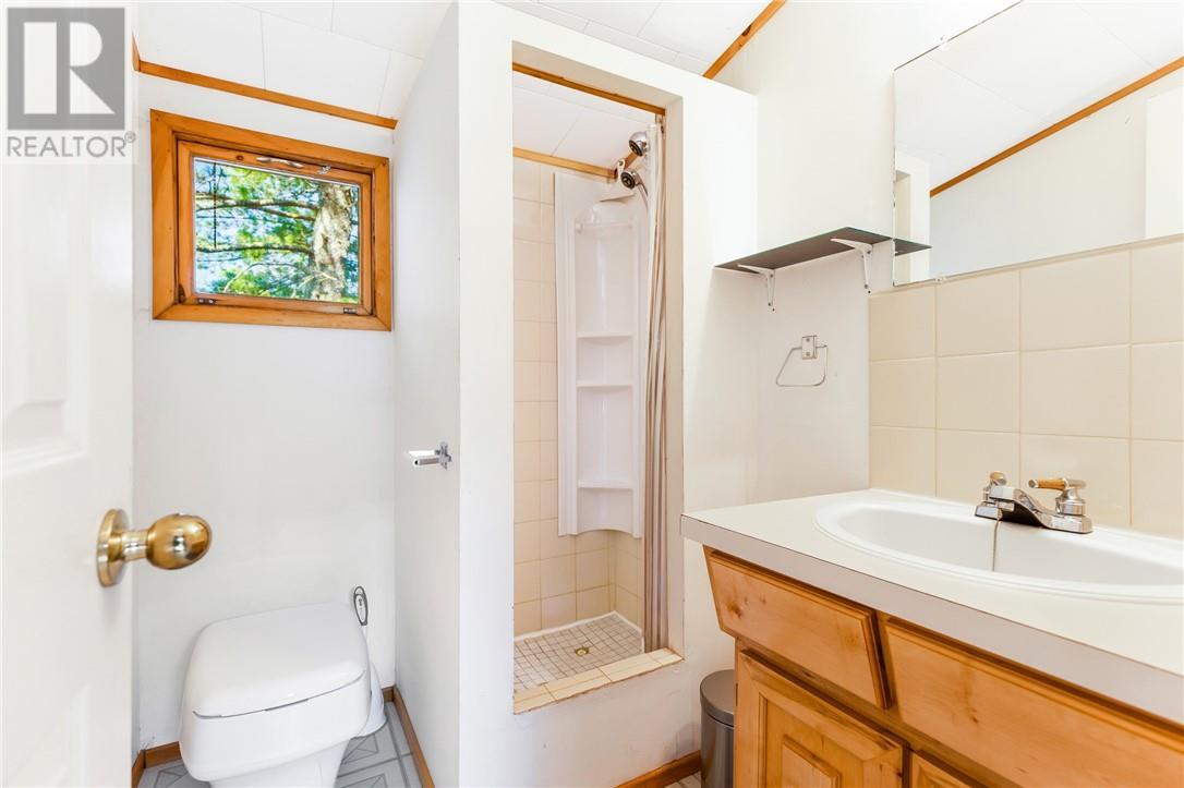 1 Windy Lake Shorty'S Island, Levack, ON