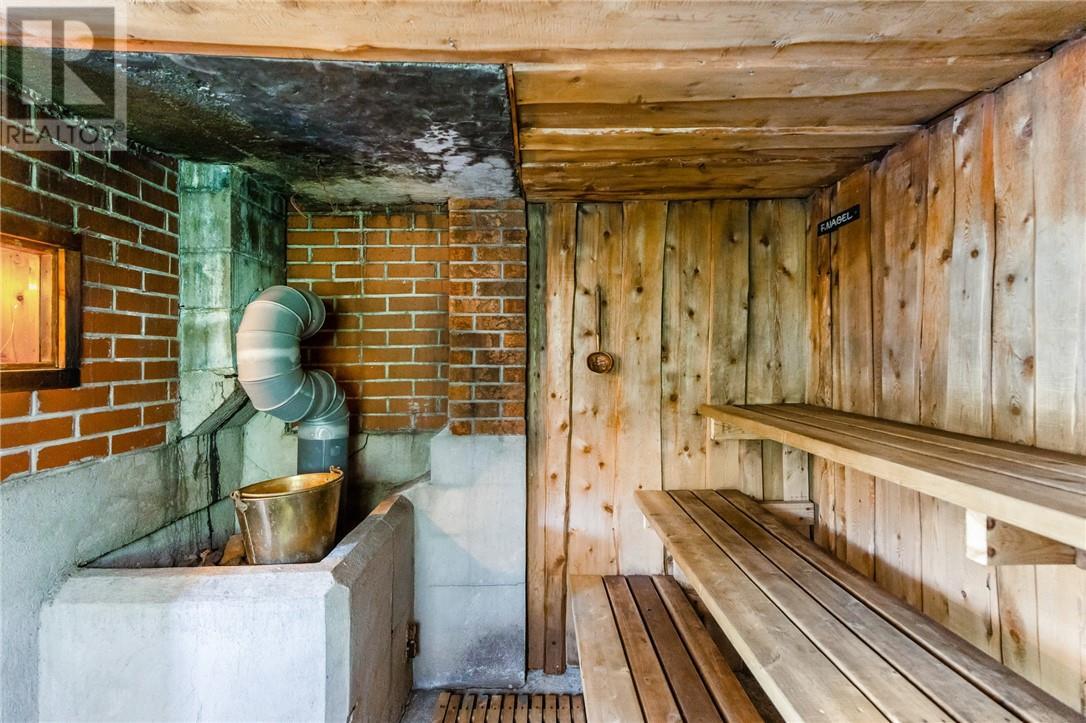 1 Windy Lake Shorty'S Island, Levack, ON