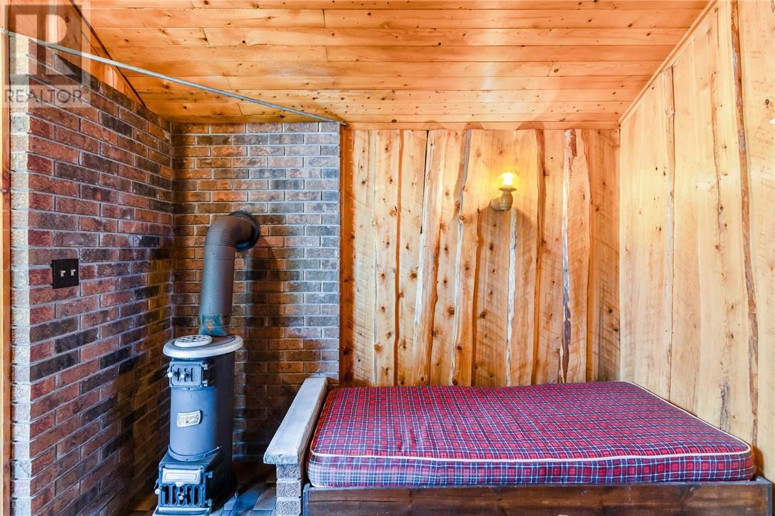 1 Windy Lake Shorty'S Island, Levack, ON