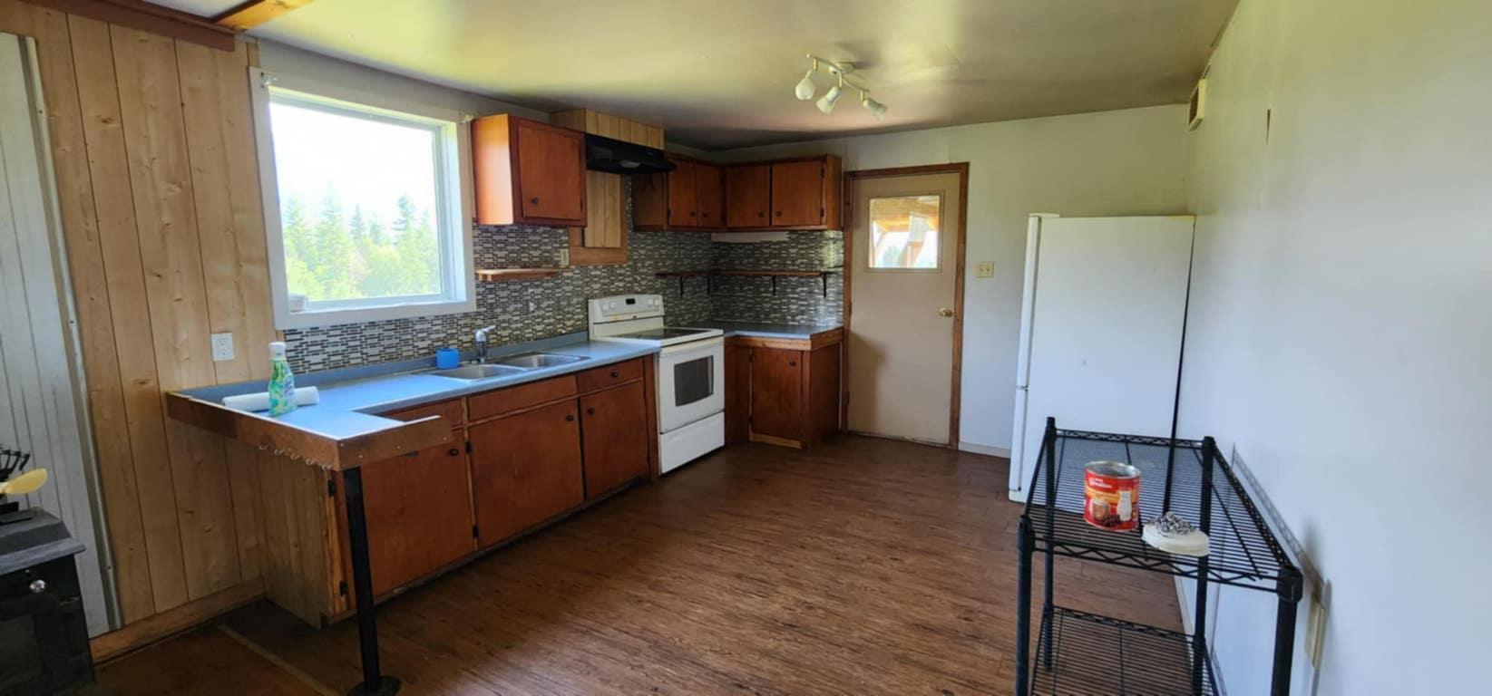 48 Puckett Road, Cherryville, BC - Indoor Photo Showing Kitchen With Double Sink