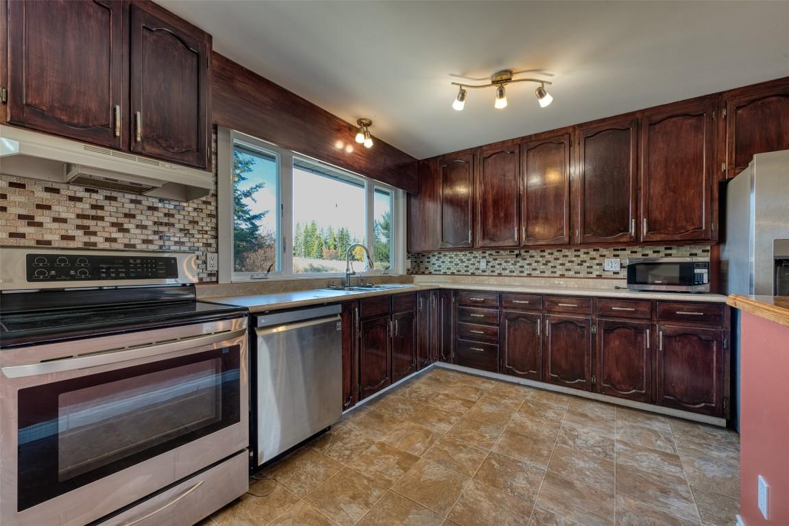 48 Puckett Road, Cherryville, BC - Indoor Photo Showing Kitchen With Double Sink