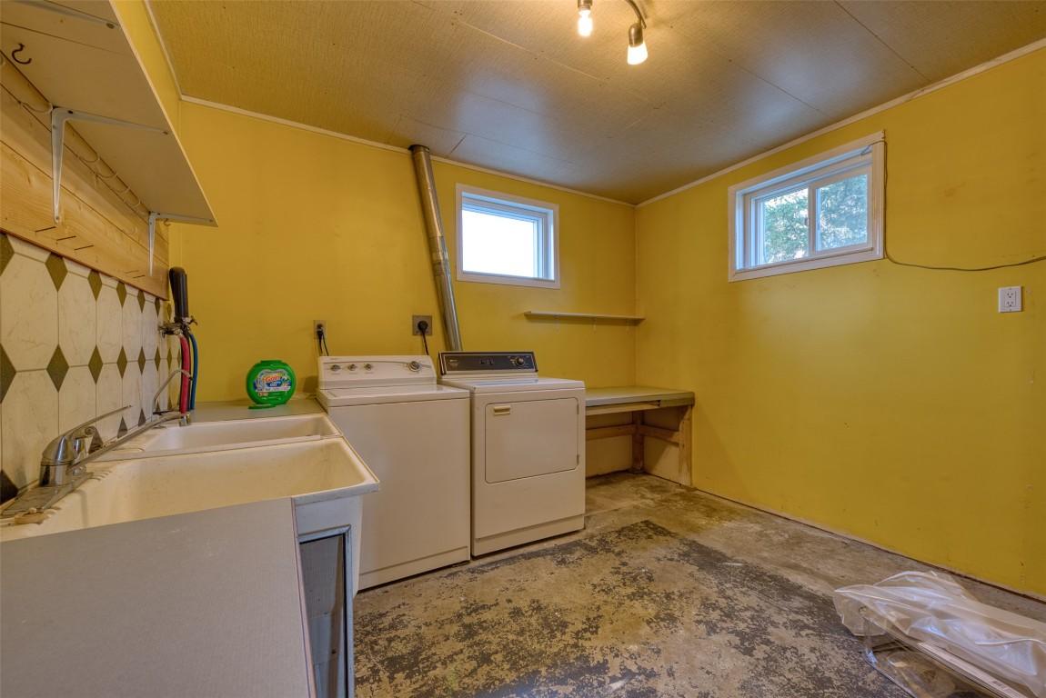 48 Puckett Road, Cherryville, BC - Indoor Photo Showing Laundry Room