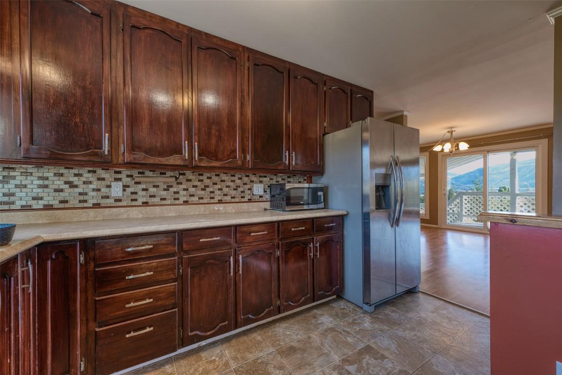 48 Puckett Road, Cherryville, BC - Indoor Photo Showing Kitchen