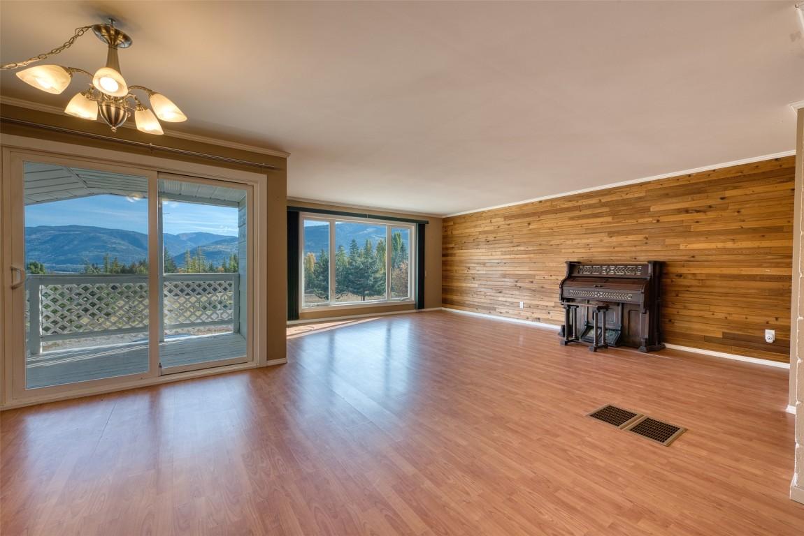 48 Puckett Road, Cherryville, BC - Indoor