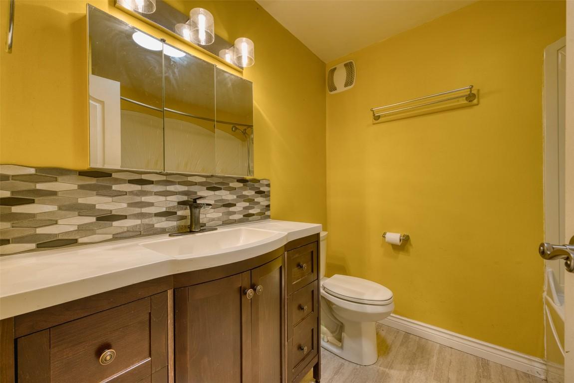 48 Puckett Road, Cherryville, BC - Indoor Photo Showing Bathroom