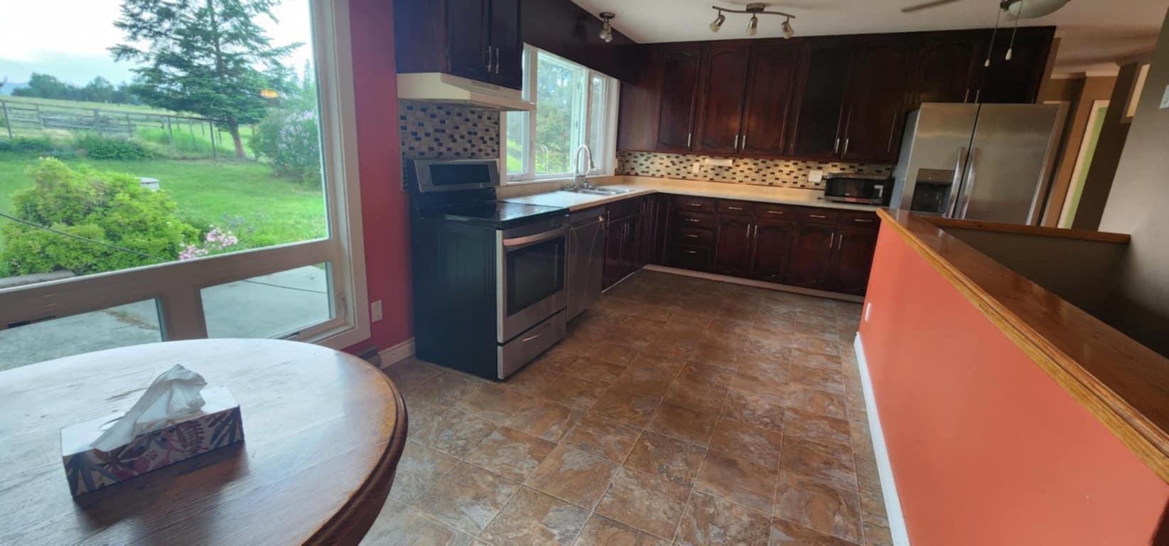 48 Puckett Road, Cherryville, BC - Indoor Photo Showing Kitchen