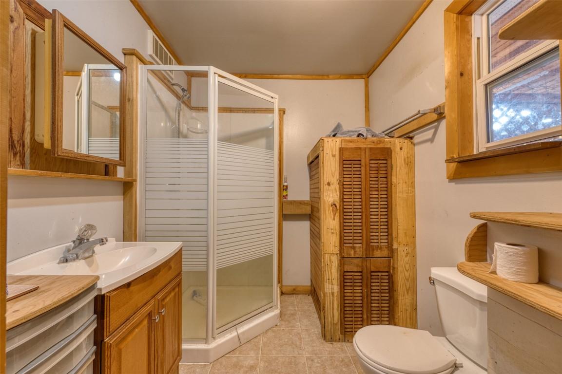 48 Puckett Road, Cherryville, BC - Indoor Photo Showing Bathroom