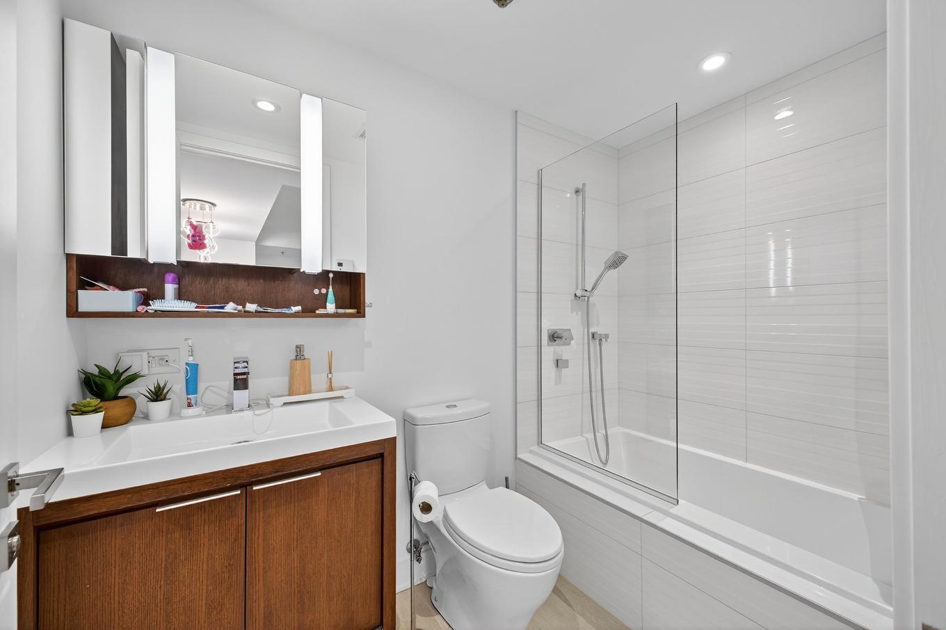 Salle de bains attenante à la CCP - 308-1500 Rue Des Bassins, Montréal (Le Sud-Ouest), QC - Indoor Photo Showing Bathroom