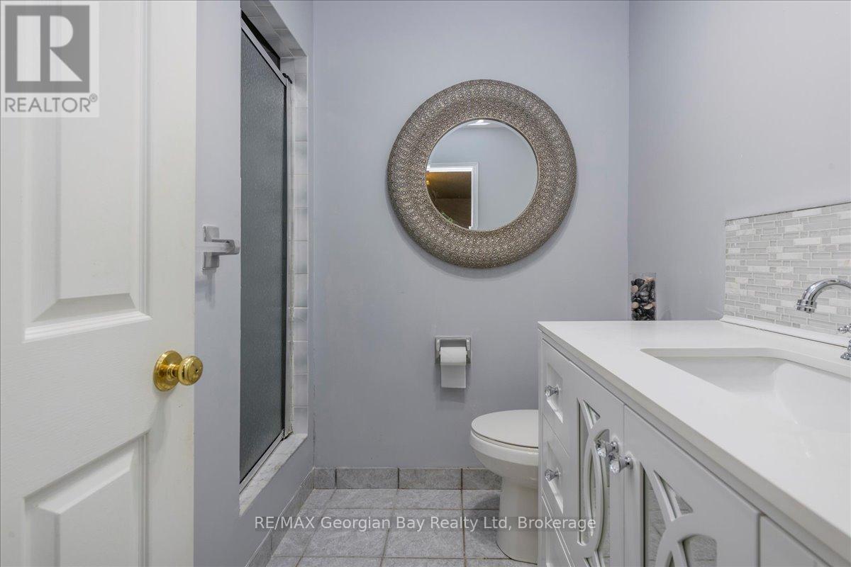 31 Lakeview Crescent, Tiny, ON - Indoor Photo Showing Bathroom